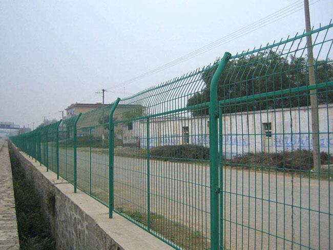 公路護(hù)欄網(wǎng)案例